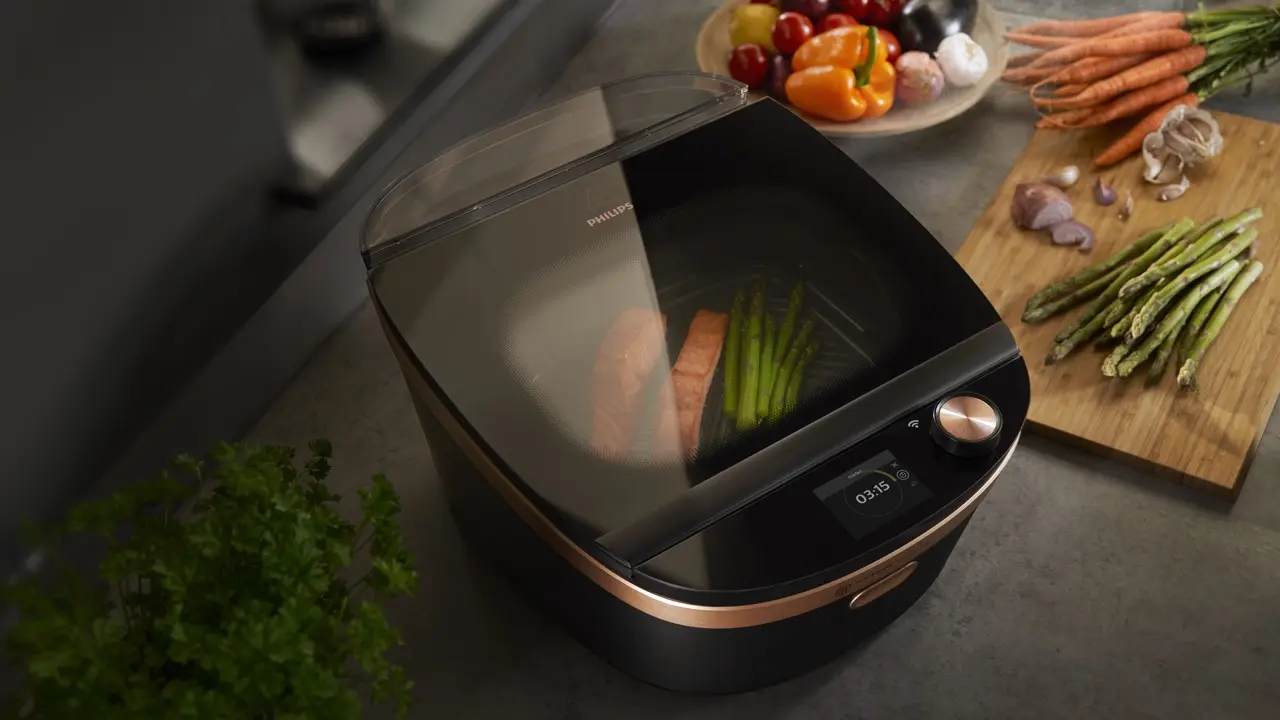 Cooking progress is visible in real time with the glass lid design
